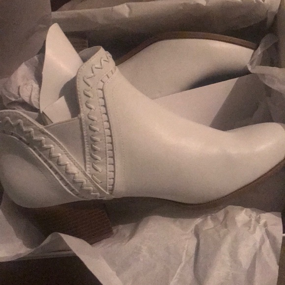 😍New White Faux Leather Booties❤️ - Picture 3 of 7